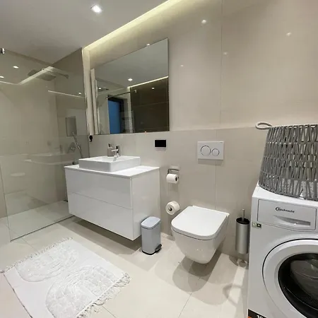 Sunhill Deluxe Lea *